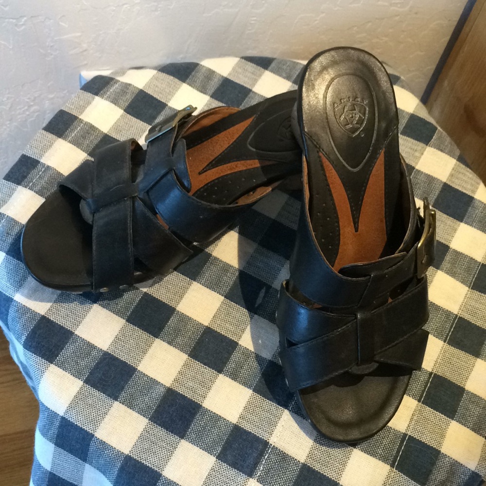 Black Ariat sandals size 6